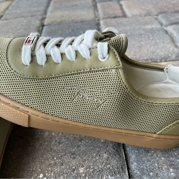 Tommy Hilfiger Sneakers  7.5 Woman's Size 7.5  New NWOB - Picture 4 of 5